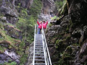 27.06.06 Hängebrücke auf der Wanderung durch die Höll 1.JPG